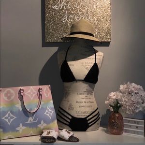 Strappy black bikini